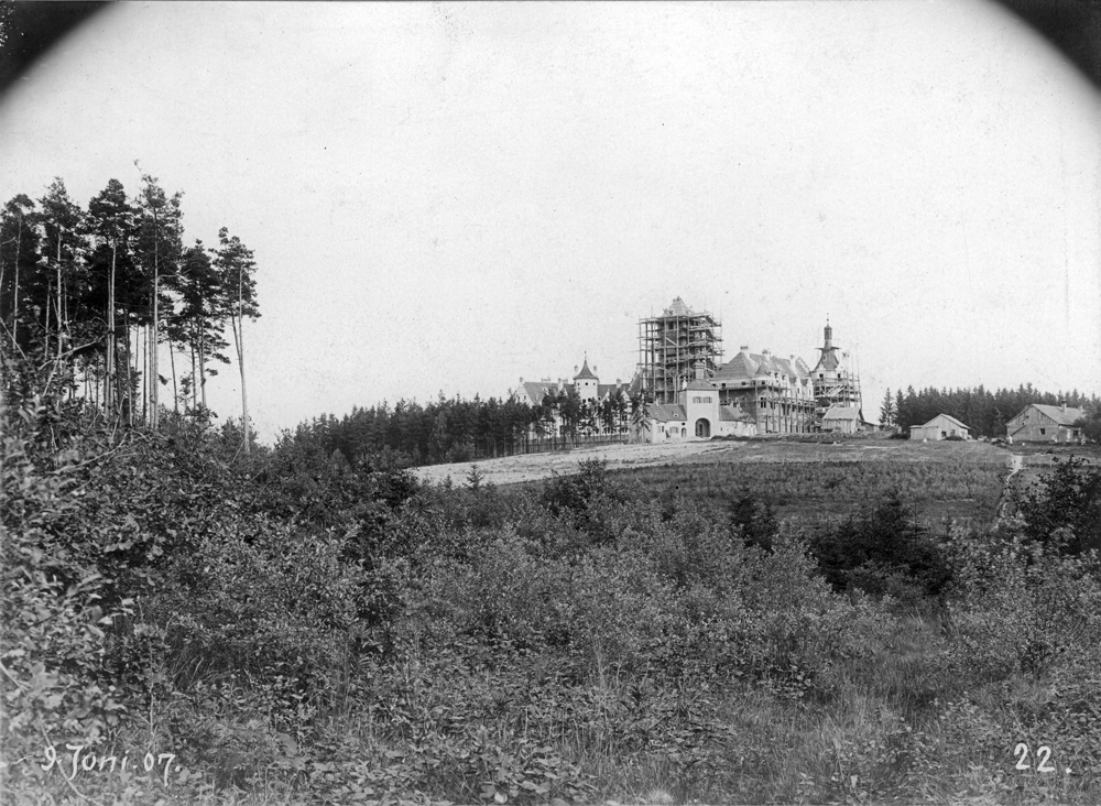 Bild 15 Hauptschloss von West